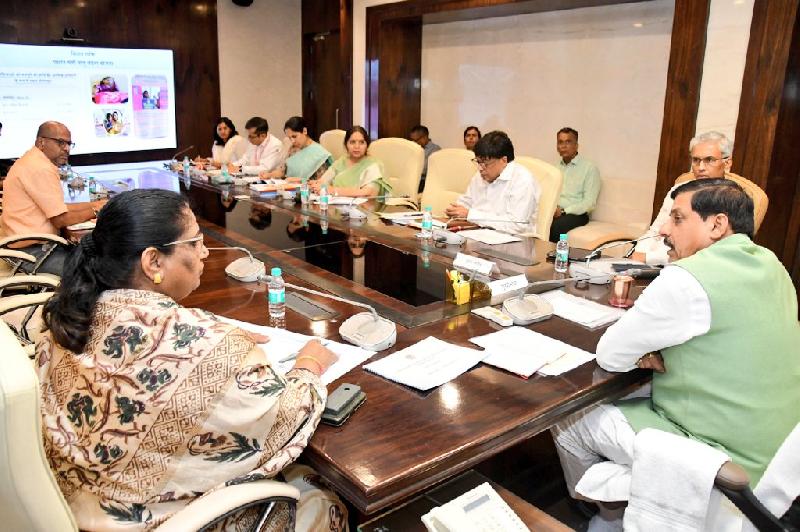 प्रदेश के सभी शहरों में कामकाजी महिलाओं के लिए हॉस्टल उपलब्ध कराएं :