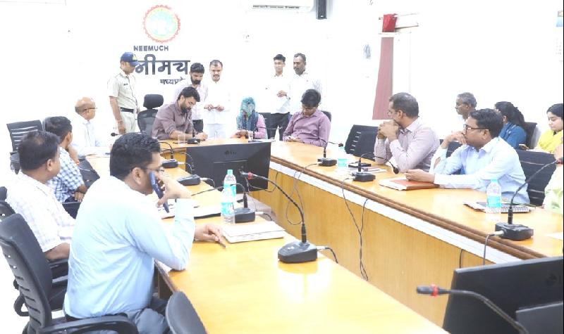 जनसुनवाई में संवेदनशील कलेक्टर श्री चंद्रा :