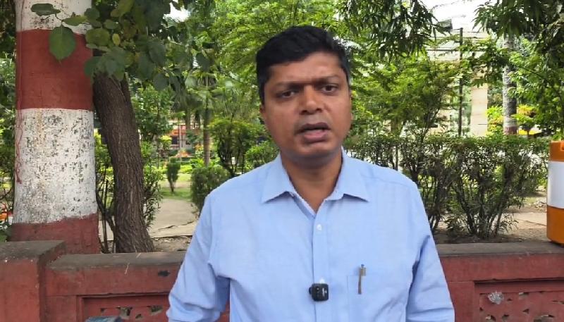 छत्री चौक स्थित शाही मस्जिद का एक हिस्सा समाजजनों द्वारा स्वत: