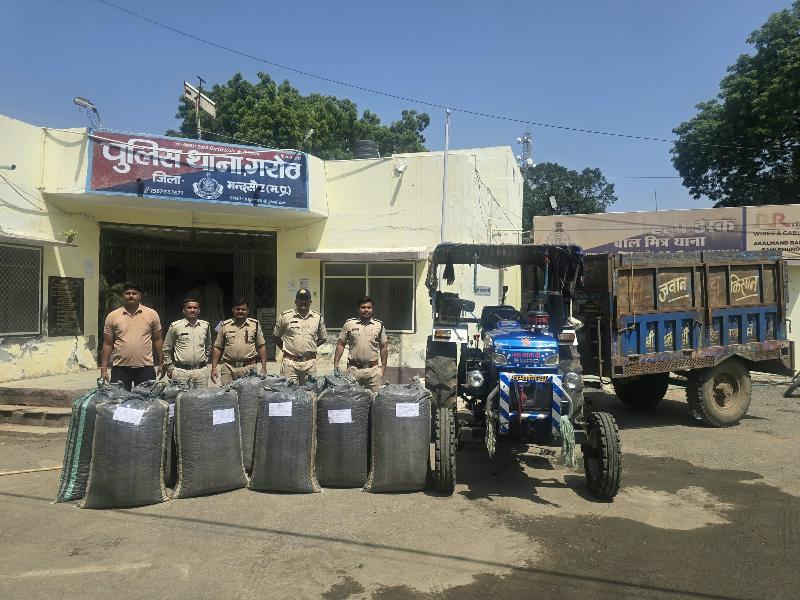 खाकी का बड़ा प्रहार: